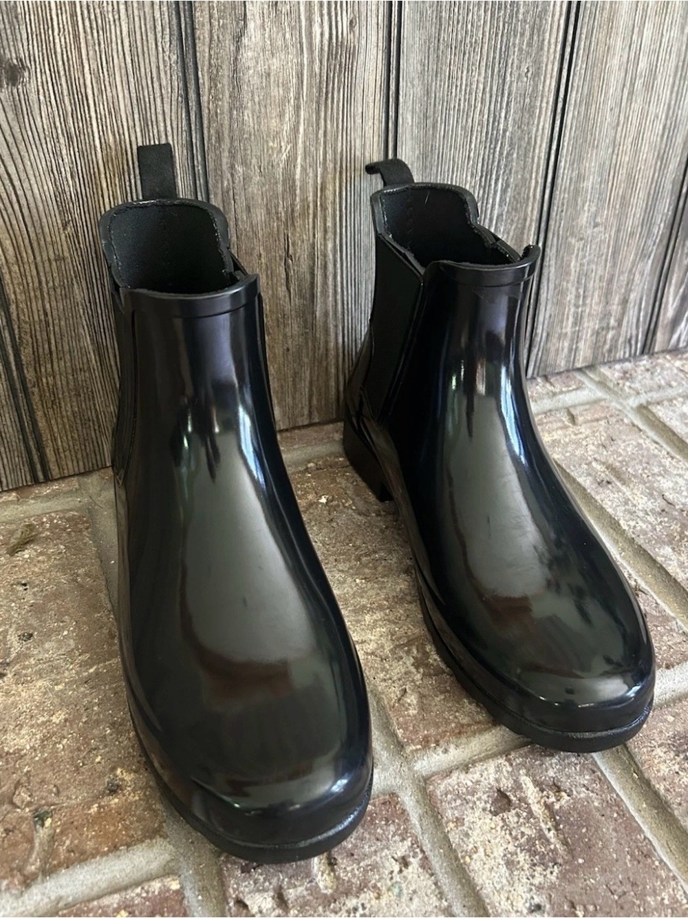 Hunter Women's Refined Chelsea Gloss Waterproof Rain Boots Black US 6 / EU 37